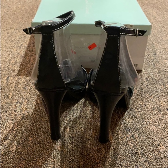 Beautiful David Aaron Heels - Picture 3 of 7